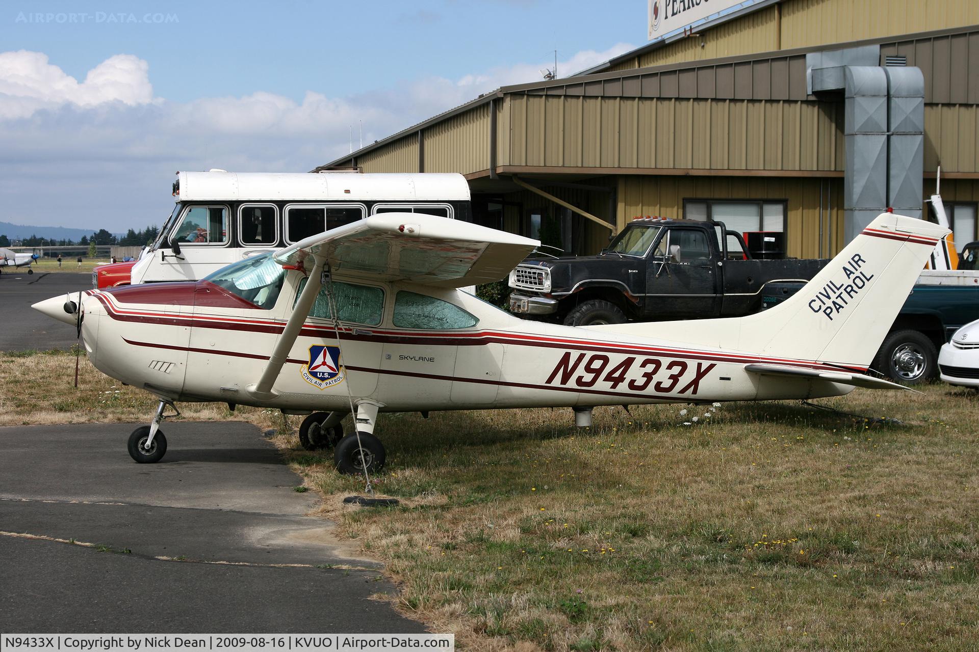 N9433X, 1985 Cessna 182R Skylane C/N 18268525, KVUO