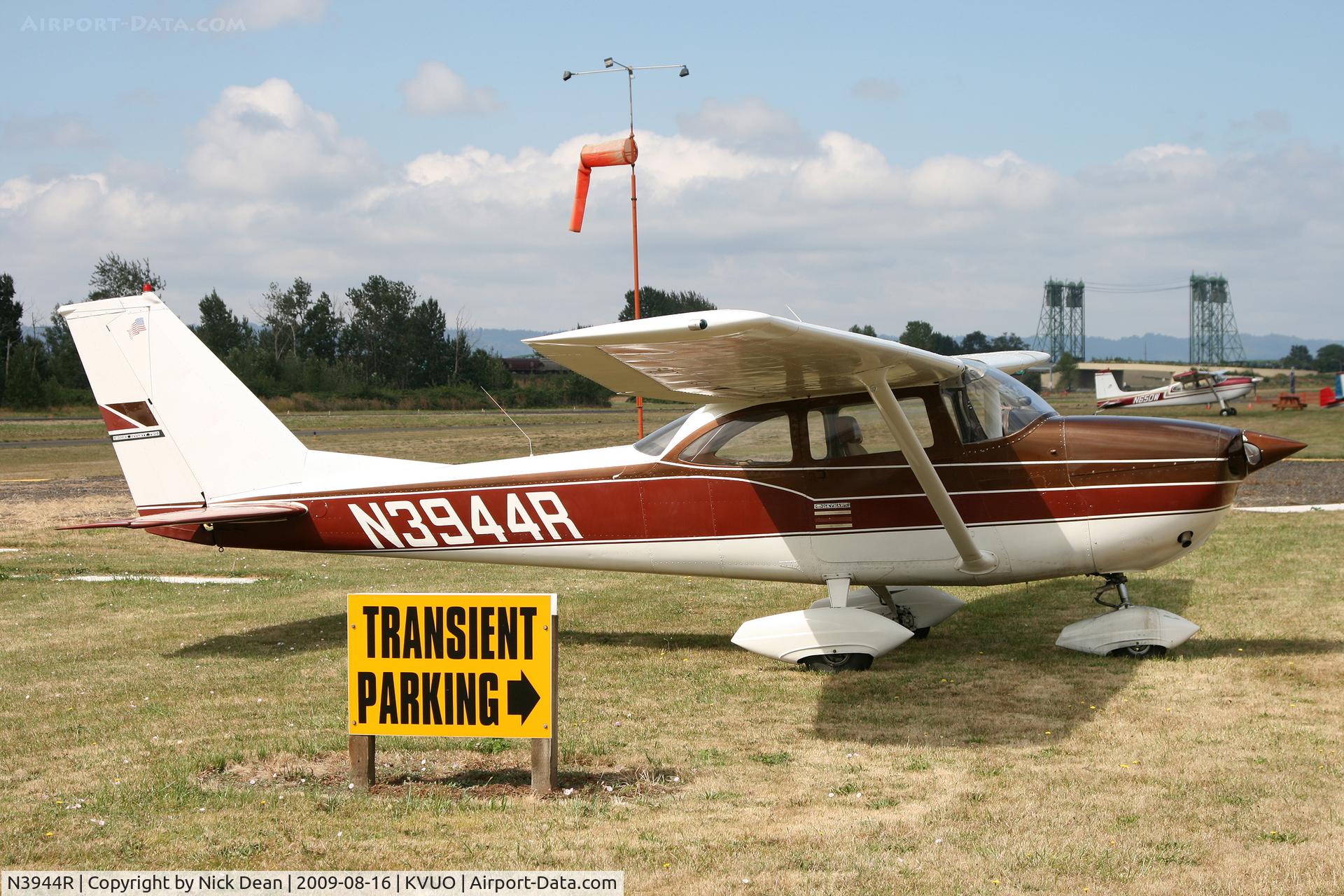 N3944R, 1966 Cessna 172H C/N 17255444, KVUO