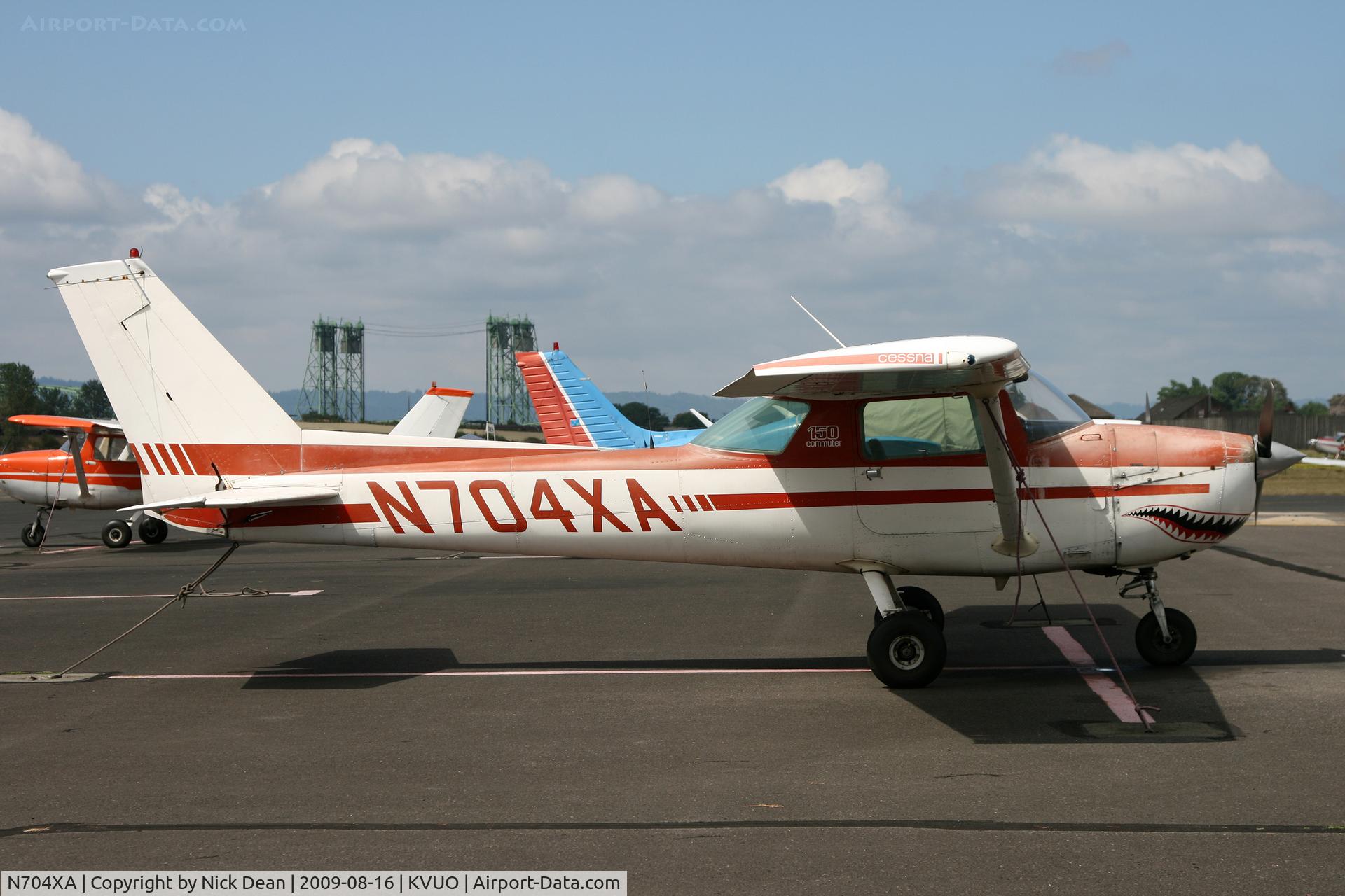 N704XA, 1976 Cessna 150M C/N 15078945, KVUO