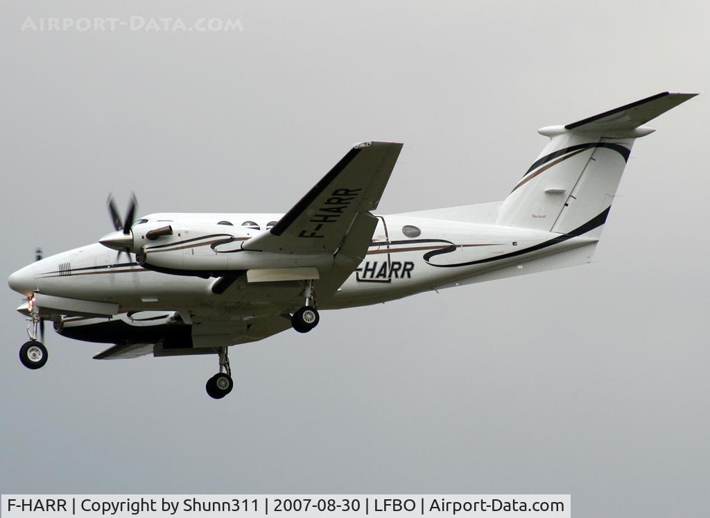 F-HARR, 2005 Raytheon B200 King Air C/N BB-1898, Landing rwy 32L