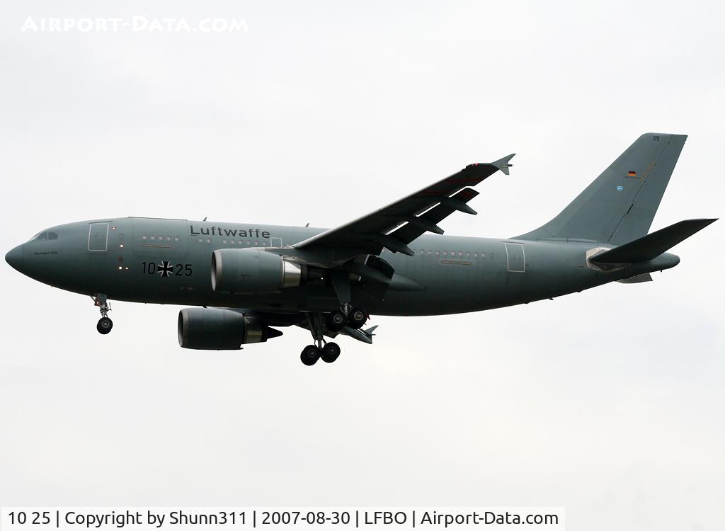 10 25, 1988 Airbus A310-304/MRTT C/N 484, Landing rwy 32L
