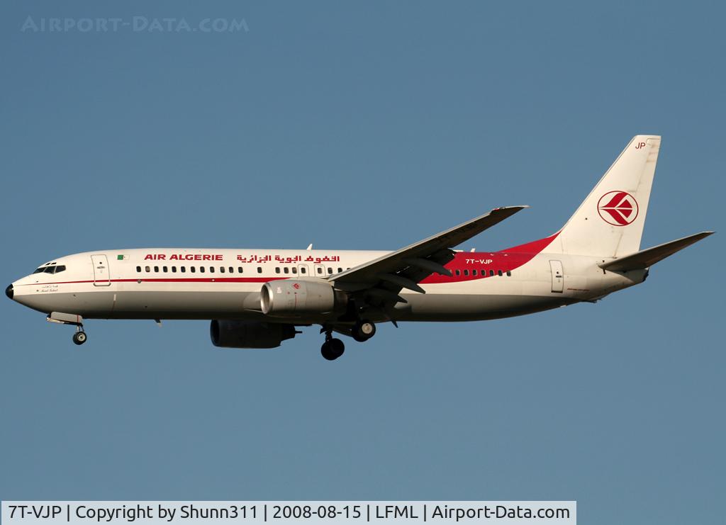 7T-VJP, 2001 Boeing 737-8D6 C/N 30208, Landing rwy 32R