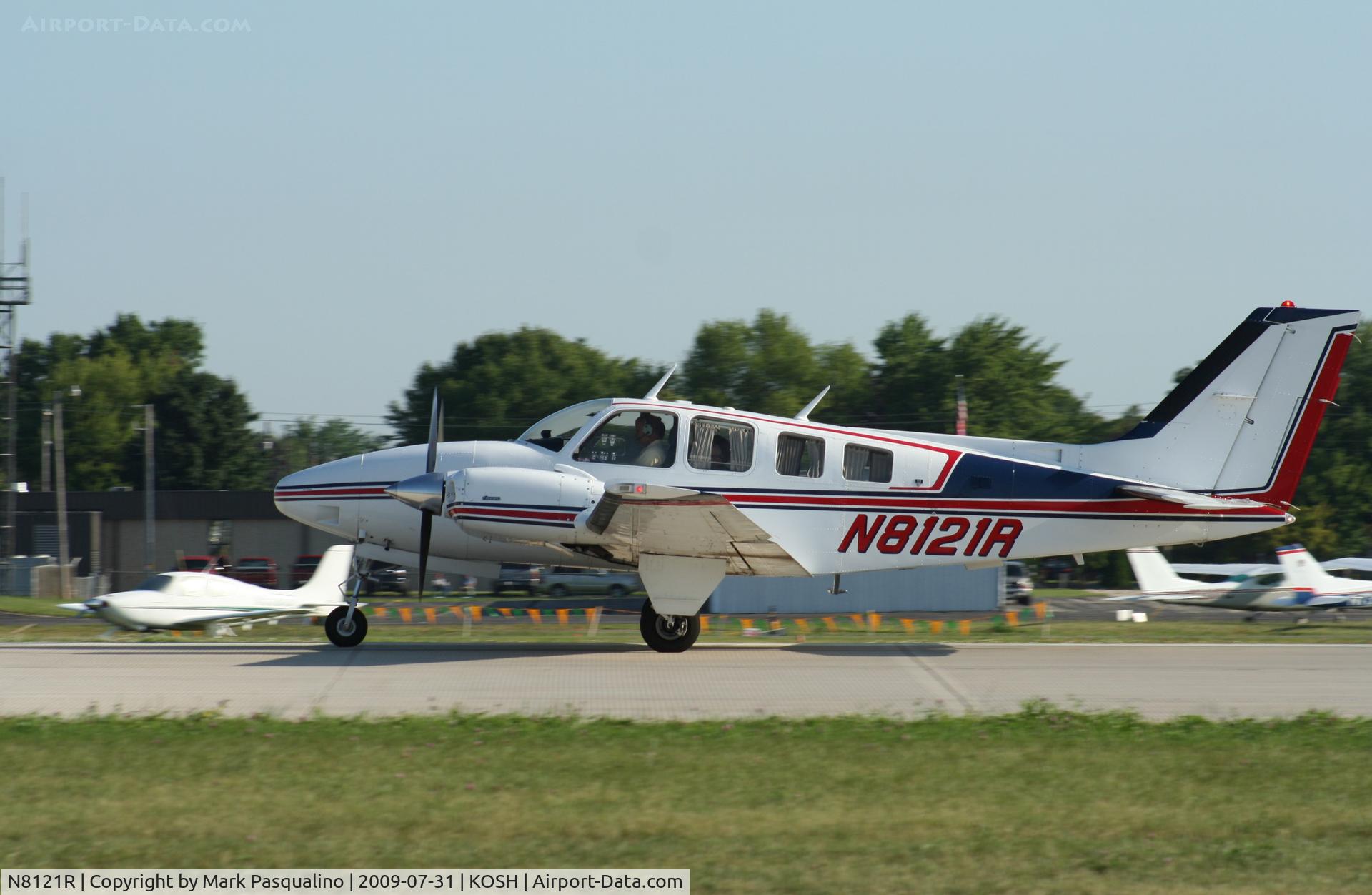 N8121R, 1975 Beech 58 Baron C/N TH-690, Beech 58