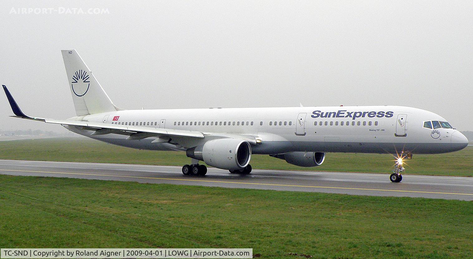 TC-SND, 1993 Boeing 757-2Q8 C/N 26268, Increasingly Sun Express train uses Boeing B757-200 on Graz - course, because on account of the high passenger's amount the Boeing B737-800 is too small.