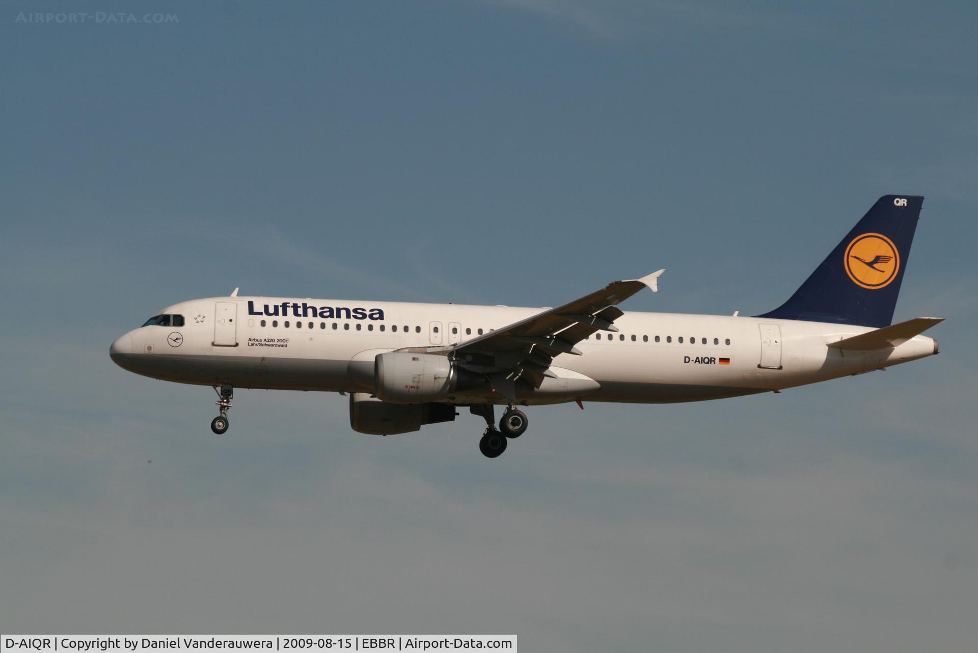 D-AIQR, 1992 Airbus A320-211 C/N 382, arrival of flight LH4572 to rwy 25L