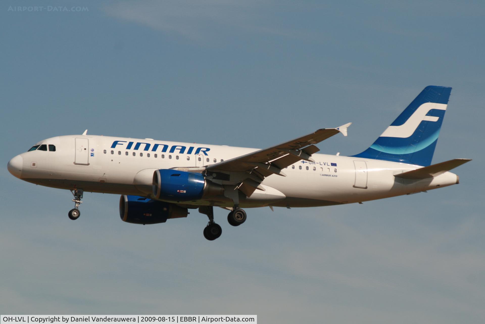 OH-LVL, 2004 Airbus A319-112 C/N 2266, arrival of flight AY811 to rwy 25L