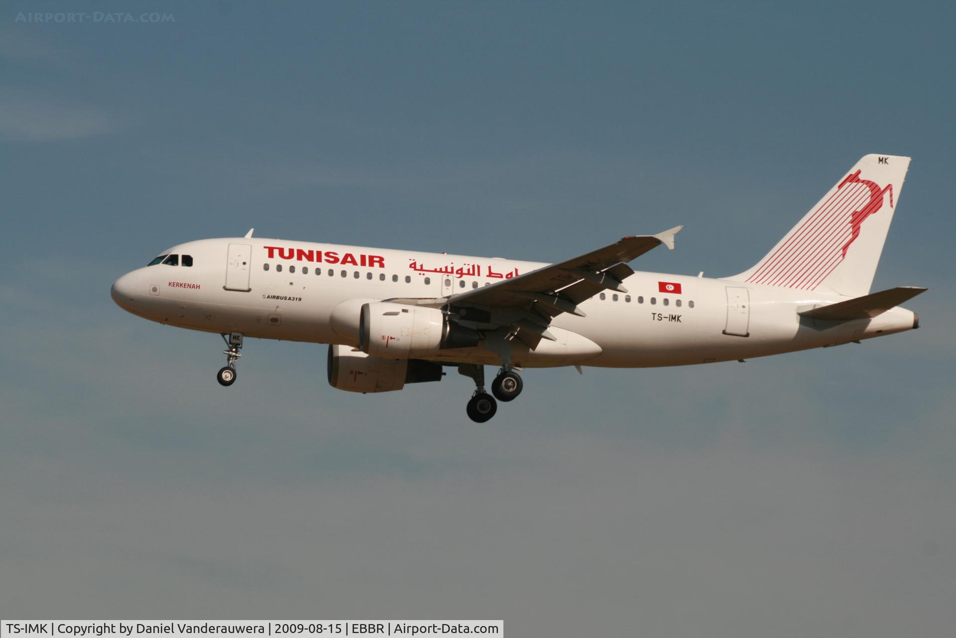TS-IMK, 1998 Airbus A319-114 C/N 880, arrival of flight TU726 to rwy 25L