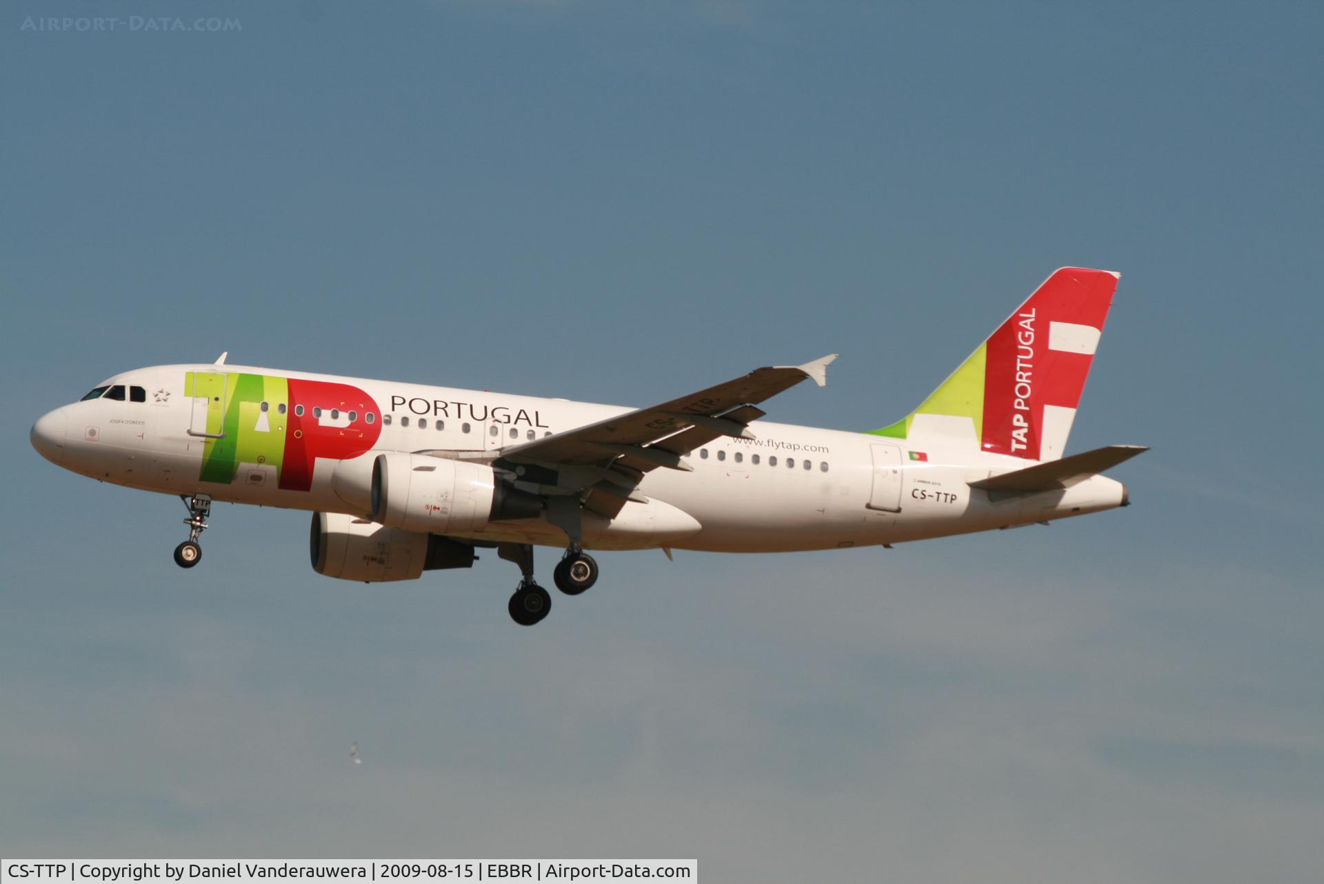 CS-TTP, 2000 Airbus A319-111 C/N 1165, arrival of flight TP604 to rwy 25L