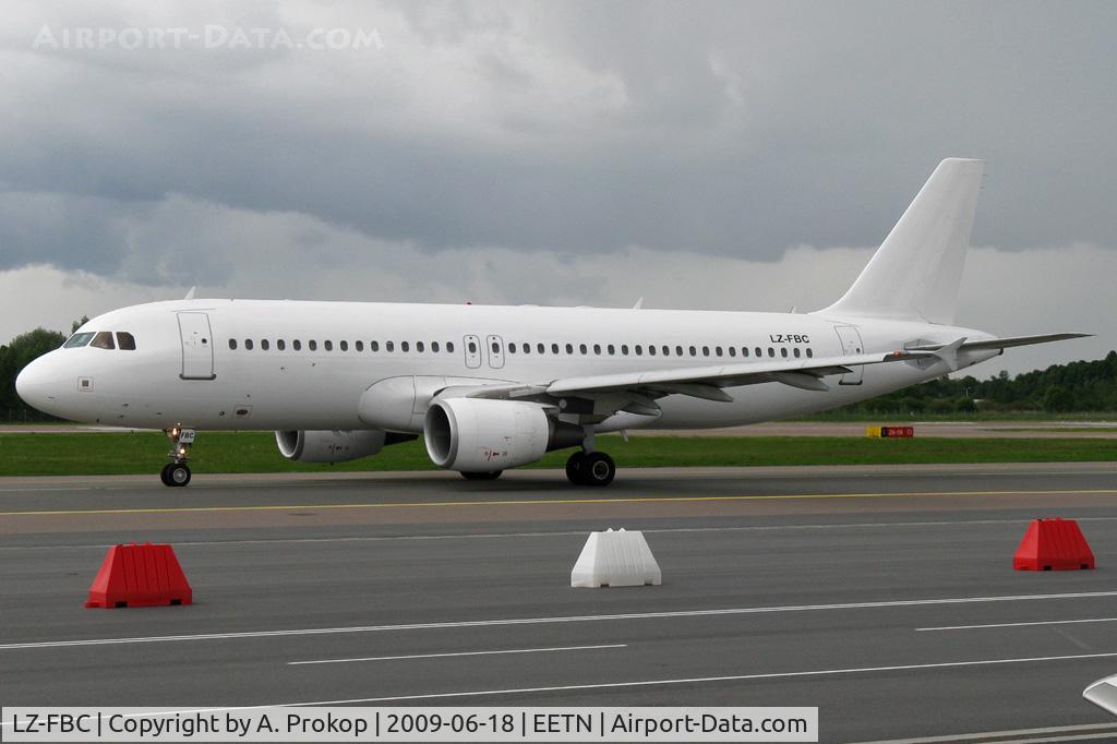 LZ-FBC, 2005 Airbus A320-214 C/N 2540, Taxiing for take-off at Tallinn airport