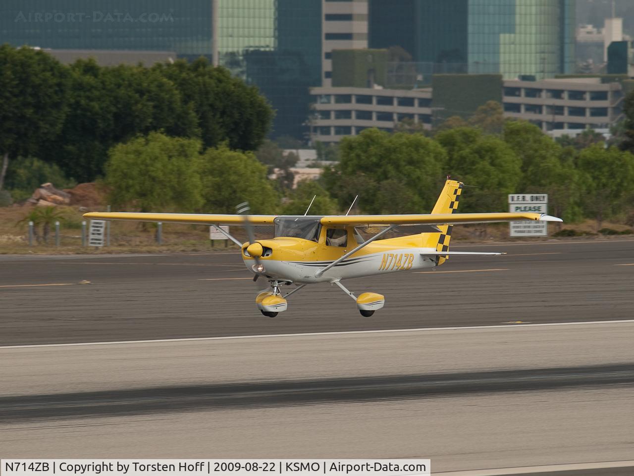 N714ZB, 1977 Cessna 152 C/N 15279552, N714ZB arriving on RWY 21