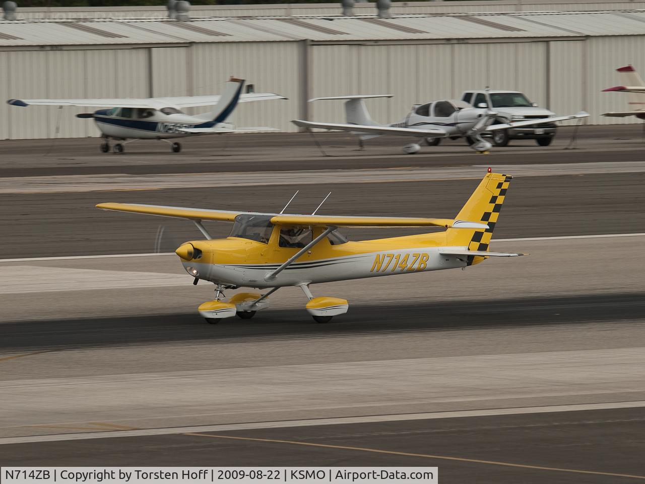 N714ZB, 1977 Cessna 152 C/N 15279552, N714ZB departing from RWY 21