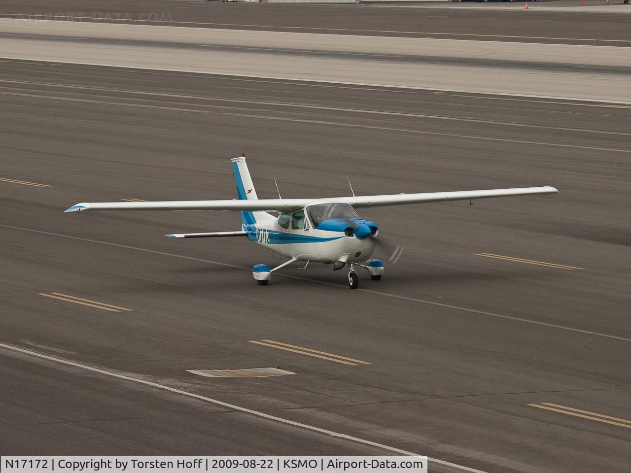 N17172, 1976 Cessna 177B Cardinal C/N 17702508, N17172 taxiing
