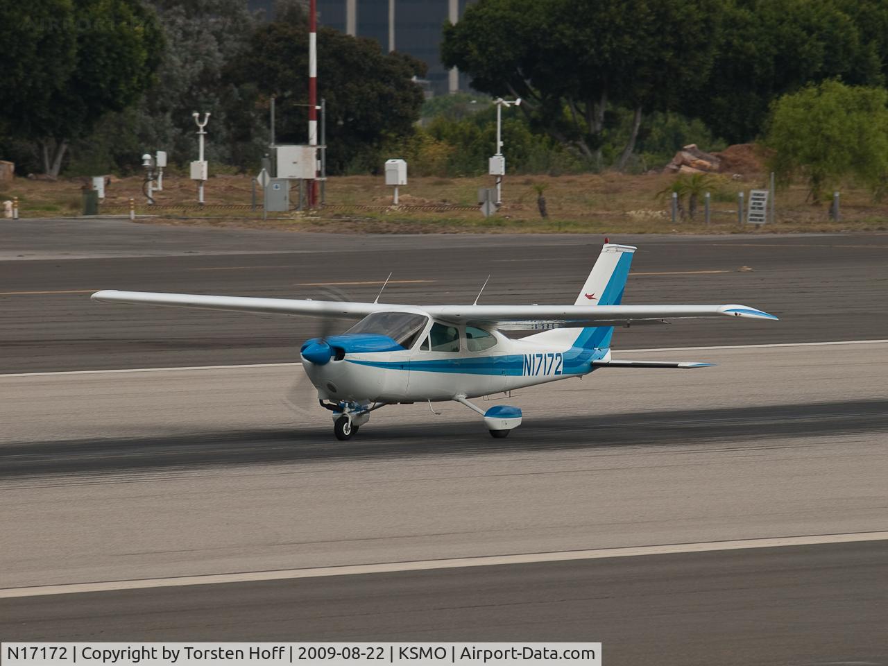 N17172, 1976 Cessna 177B Cardinal C/N 17702508, N17172 departing from RWY 21