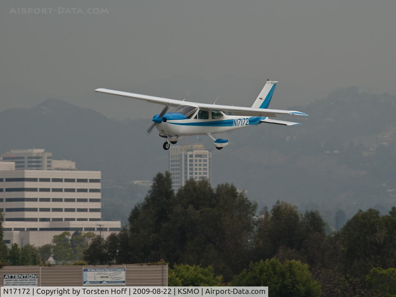 N17172, 1976 Cessna 177B Cardinal C/N 17702508, N17172 arriving on RWY 21