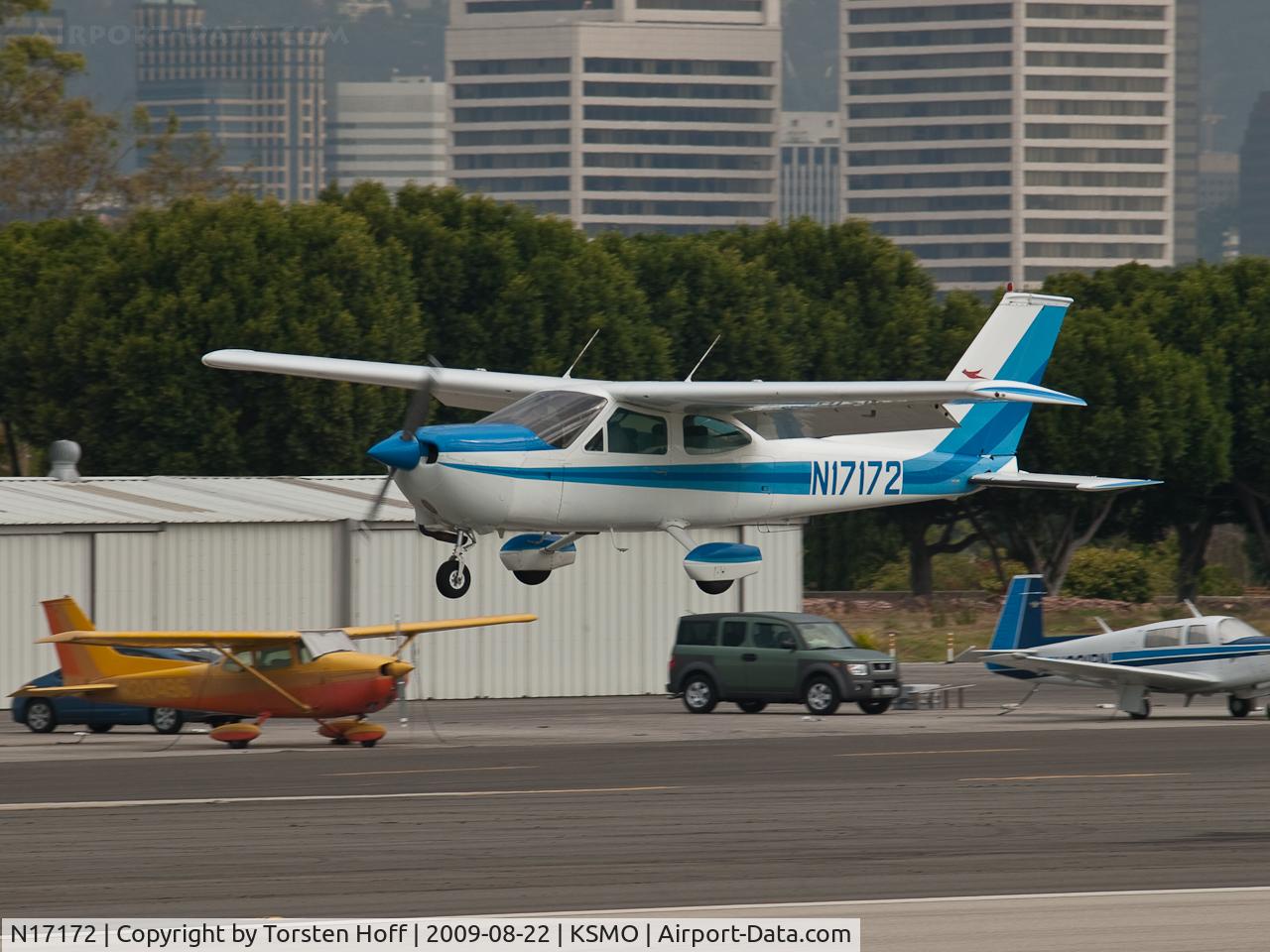 N17172, 1976 Cessna 177B Cardinal C/N 17702508, N17172 arriving on RWY 21