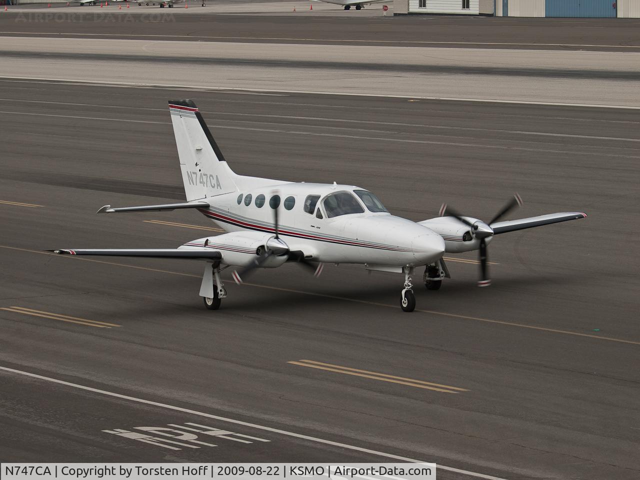 N747CA, Cessna 421C Golden Eagle C/N 421C0850, N747CA taxiing