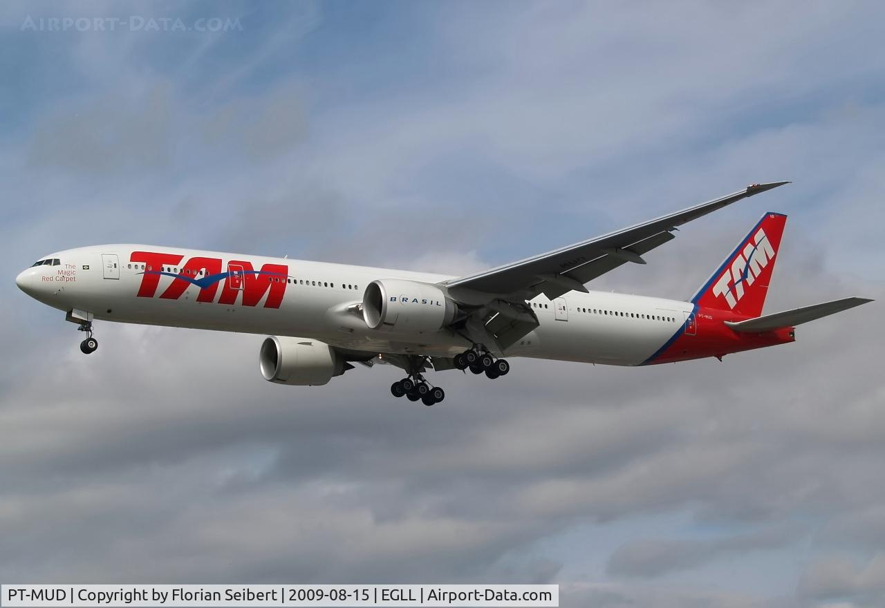 PT-MUD, 2008 Boeing 777-32W/ER C/N 37667, Short final rwy 27R