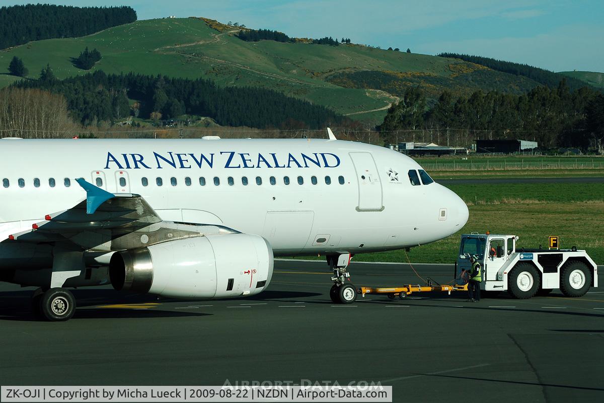 ZK-OJI, 2004 Airbus A320-232 C/N 2297, At Dunedin