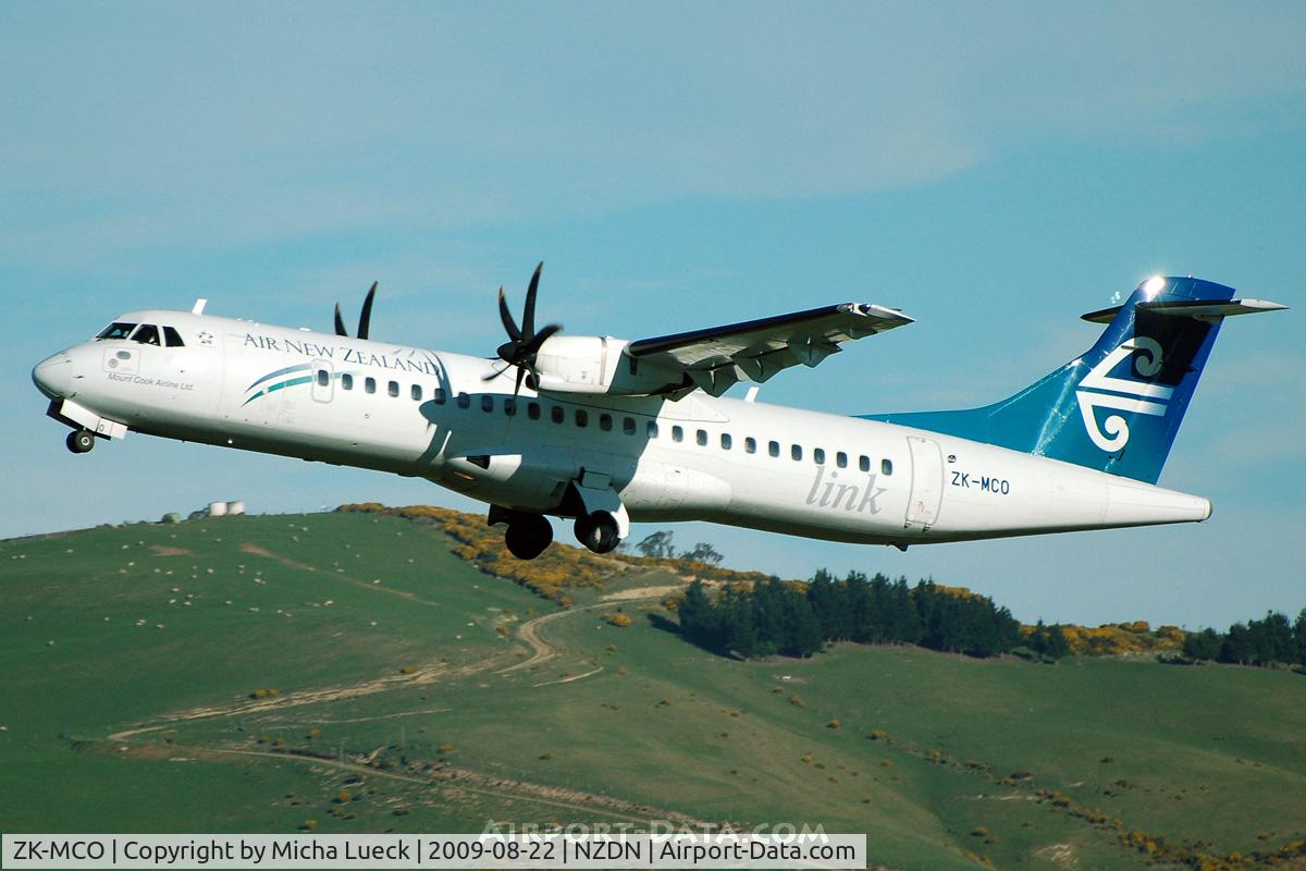 ZK-MCO, 1999 ATR 72-212A C/N 628, Climbing out of Dunedin