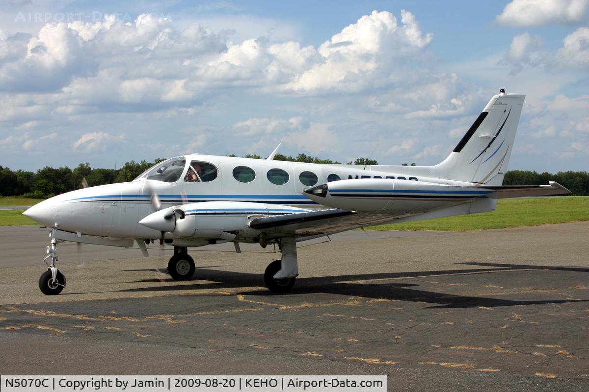 N5070C, 1980 Cessna 340A C/N 340A1032, I know it was really hot in that plane; one way to tell is that the pilot is wiping the sweat off his brow.