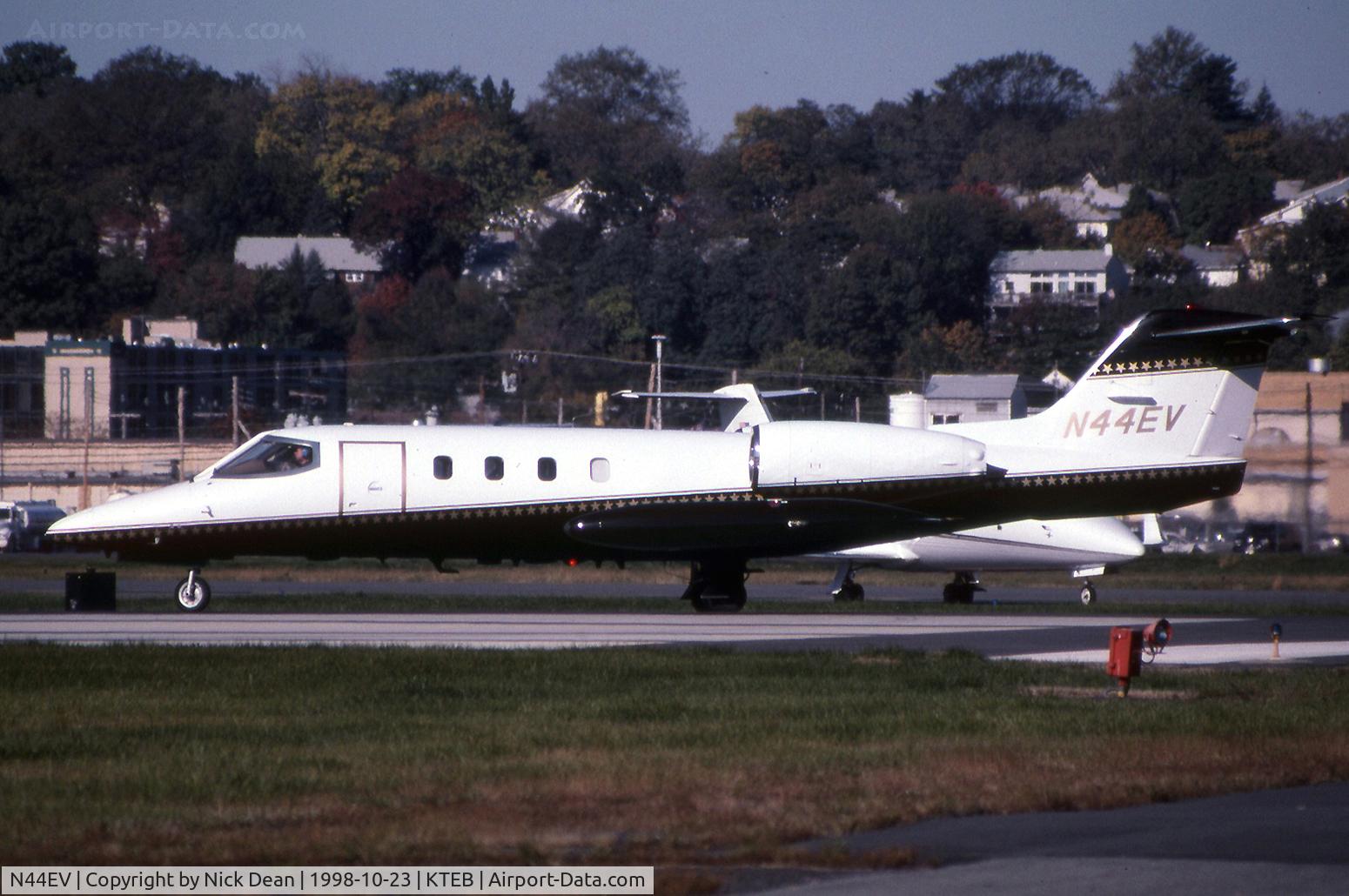 N44EV, 1976 Gates Learjet 36A C/N 022, KTEB