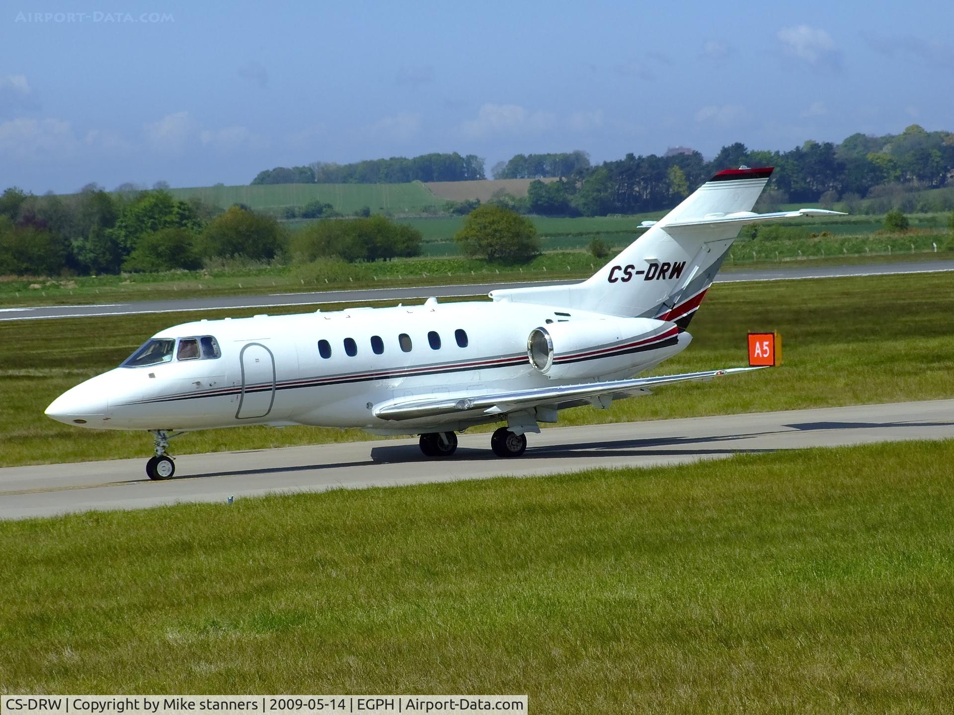 CS-DRW, 2007 Raytheon Hawker 800XPi C/N 258829, Netjets Hawker 800 taxiing to runway 06 as 