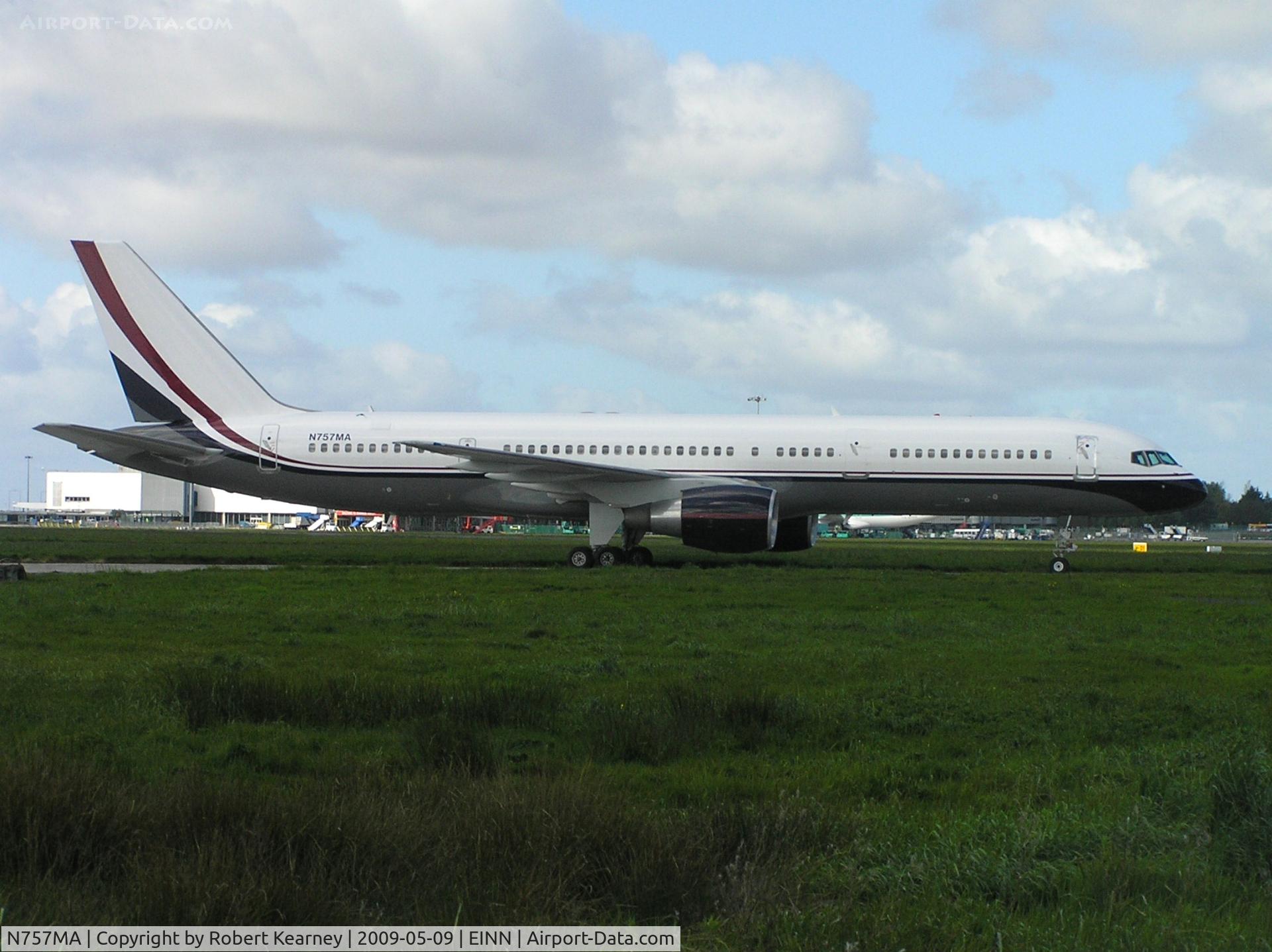 N757MA, 1997 Boeing 757-24Q C/N 28463, Private B757 parked up