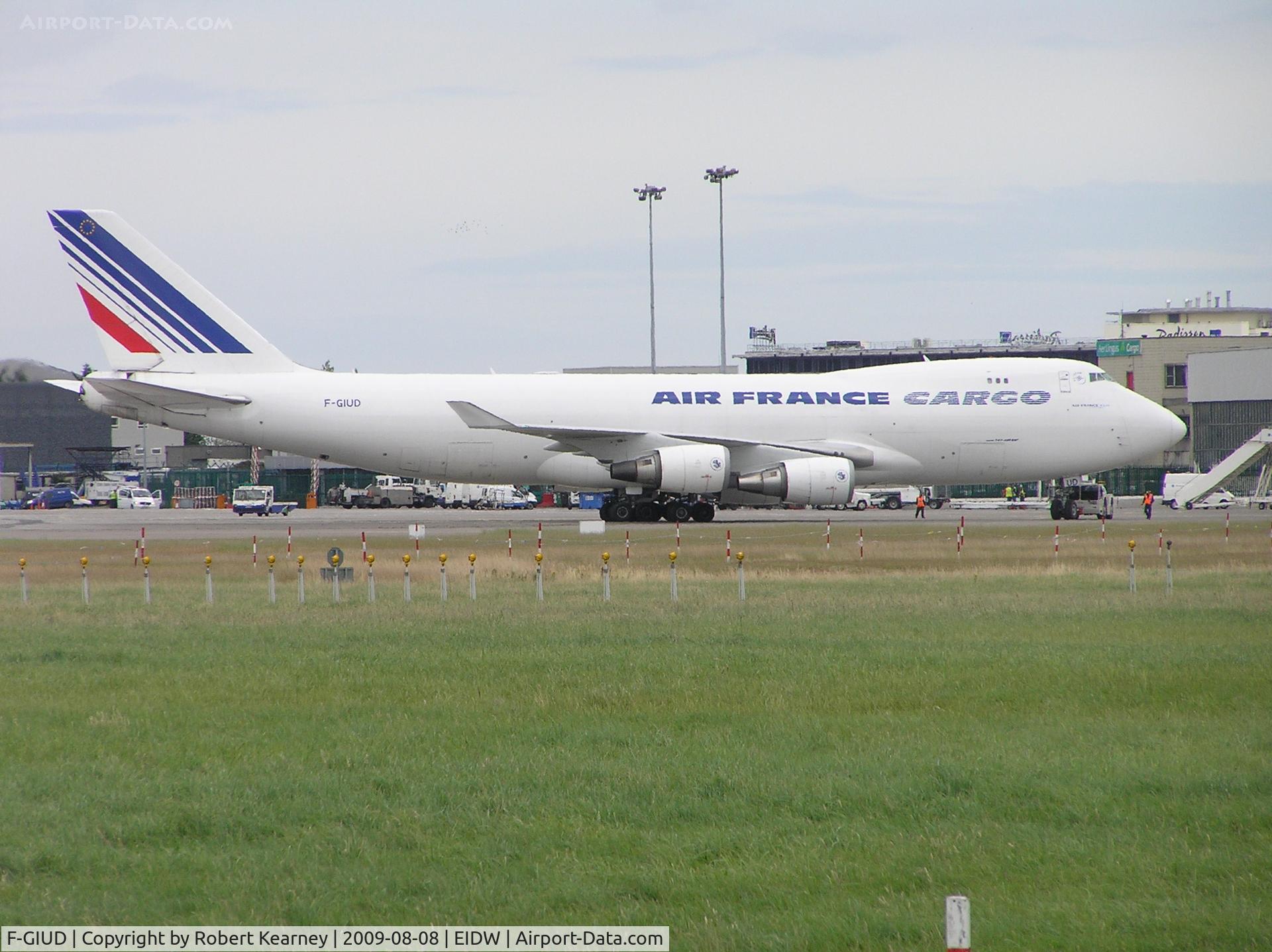 F-GIUD, 2004 Boeing 747-428F/ER/SCD C/N 32870, Air France Cargo pushing back