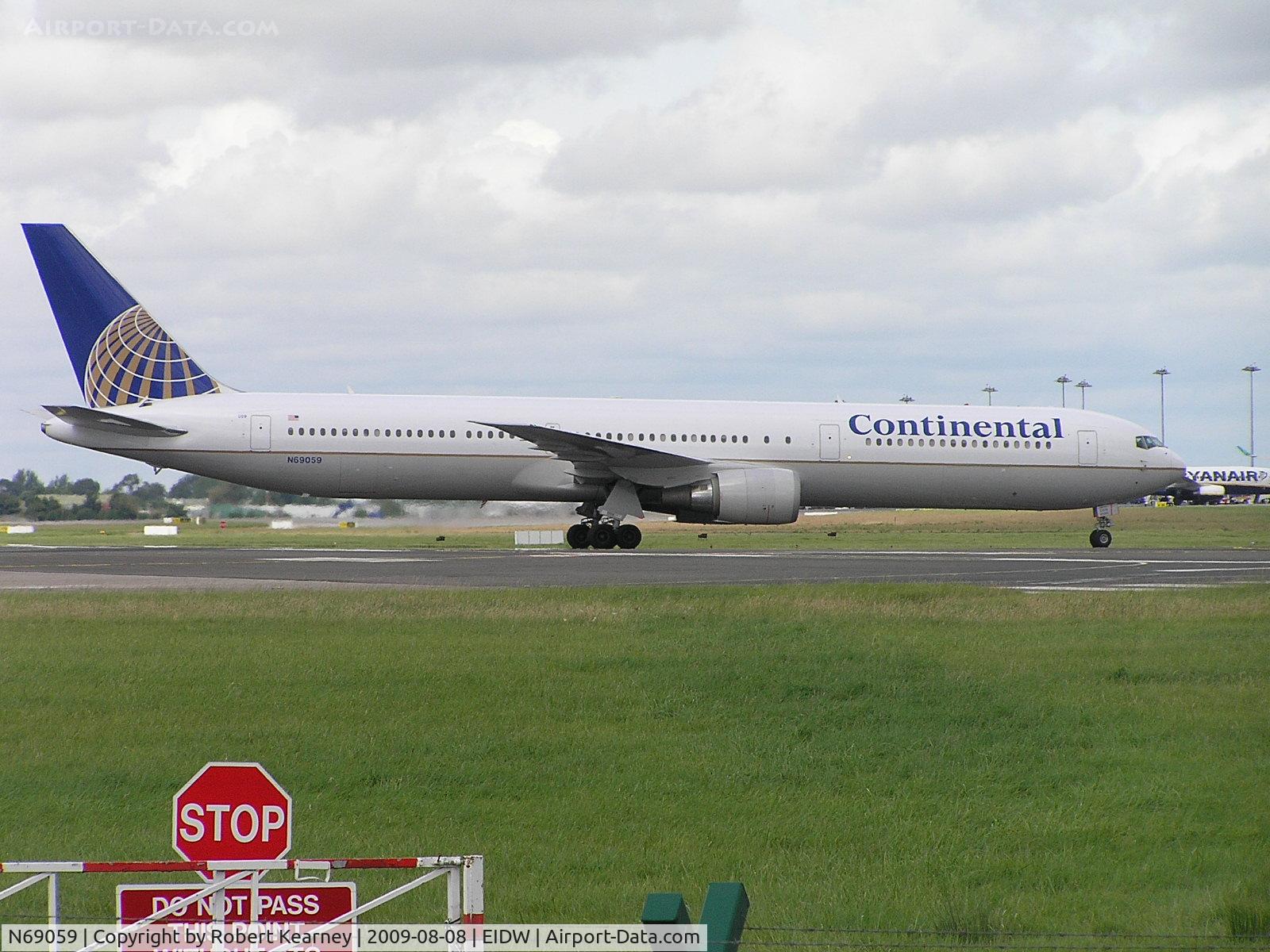 N69059, 2002 Boeing 767-424/ER C/N 29454, Continental going to stand