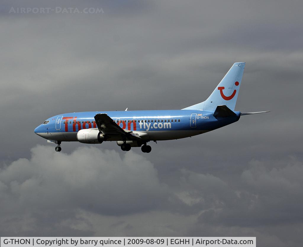 G-THON, 1999 Boeing 737-36N C/N 28596, HEADING FOR R/W 26