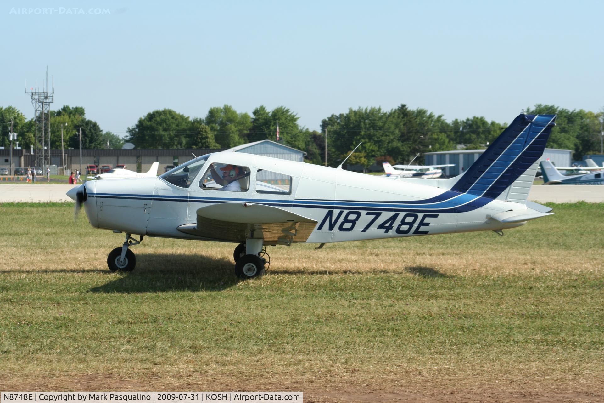 N8748E, 1976 Piper PA-28-140 C/N 28-7625154, Piper PA-28-140