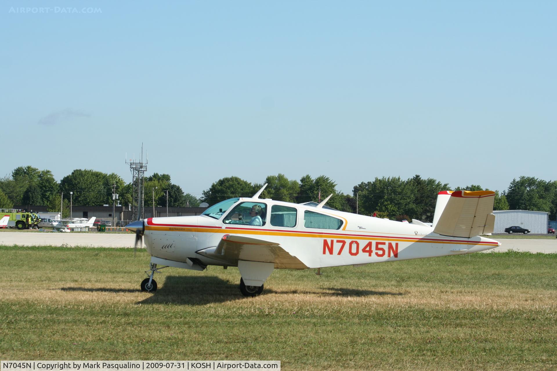 N7045N, 1967 Beech V35A Bonanza C/N D-8633, Beech V35A