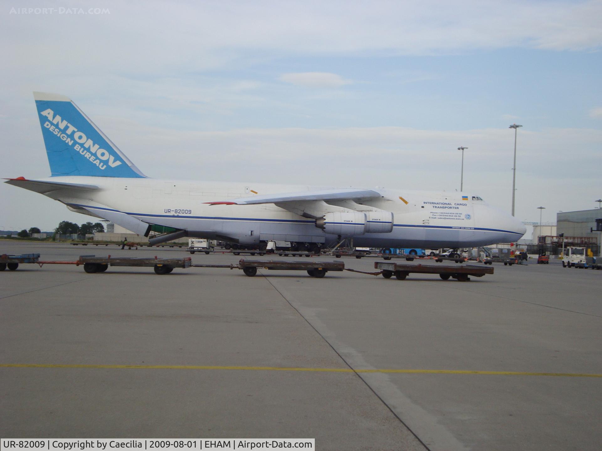 UR-82009, 1987 Antonov An-124-100M-150 Ruslan C/N 19530501007, Antonov An-124 at Schiphol S74 platform