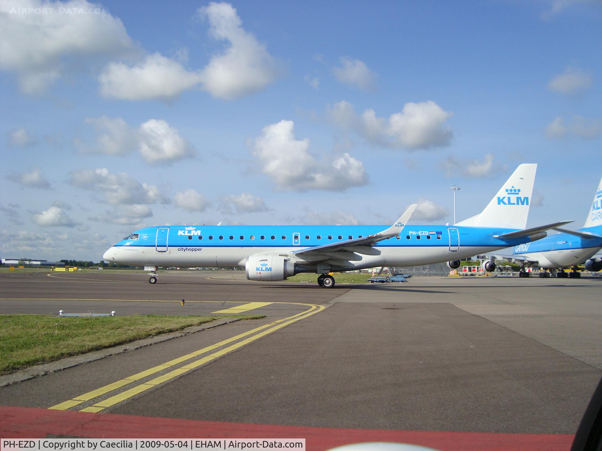 PH-EZD, 2009 Embraer 190LR (ERJ-190-100LR) C/N 19000279, Leaving Schiphol