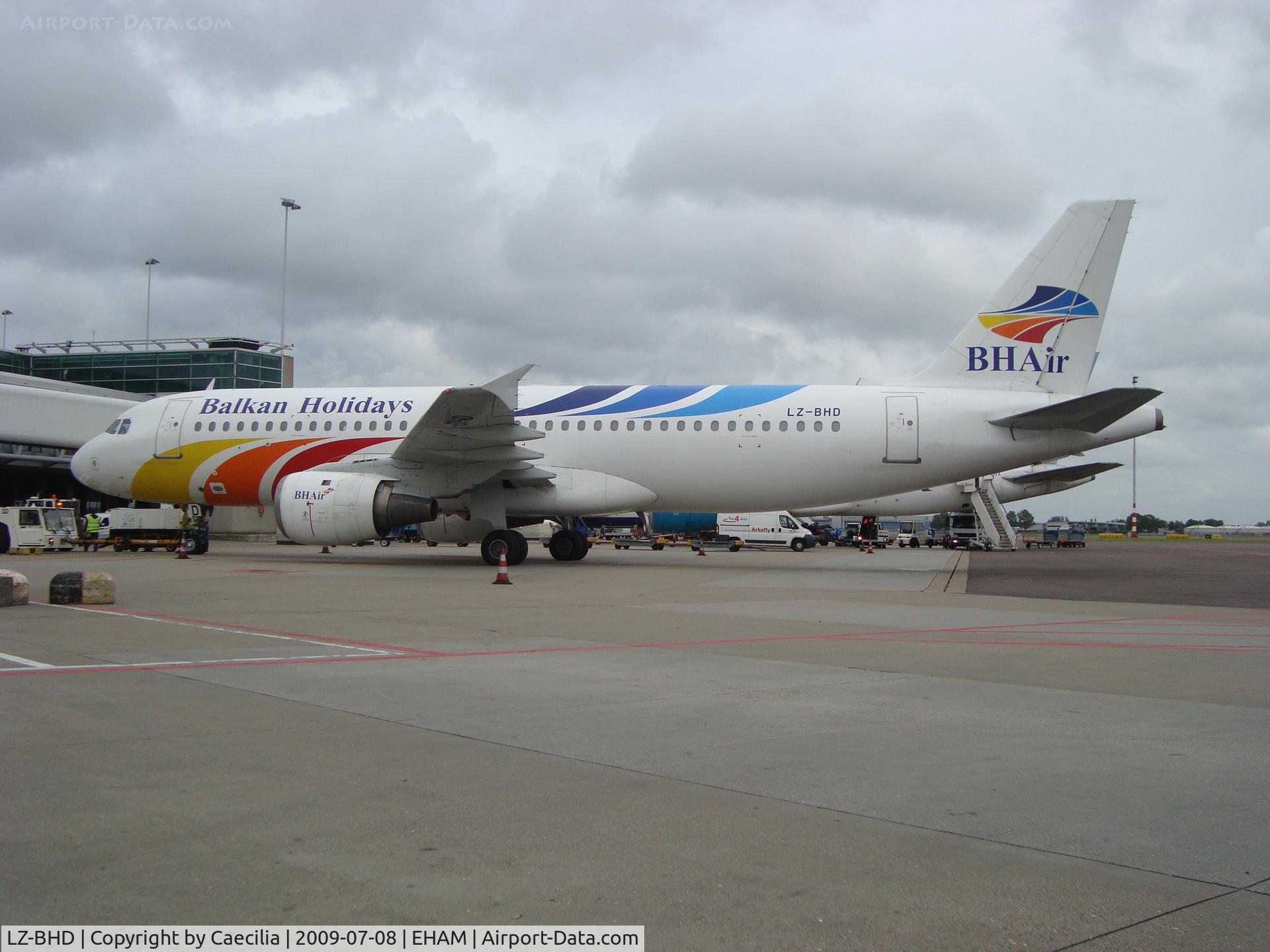 LZ-BHD, 1991 Airbus A320-211 C/N 221, at the gate
