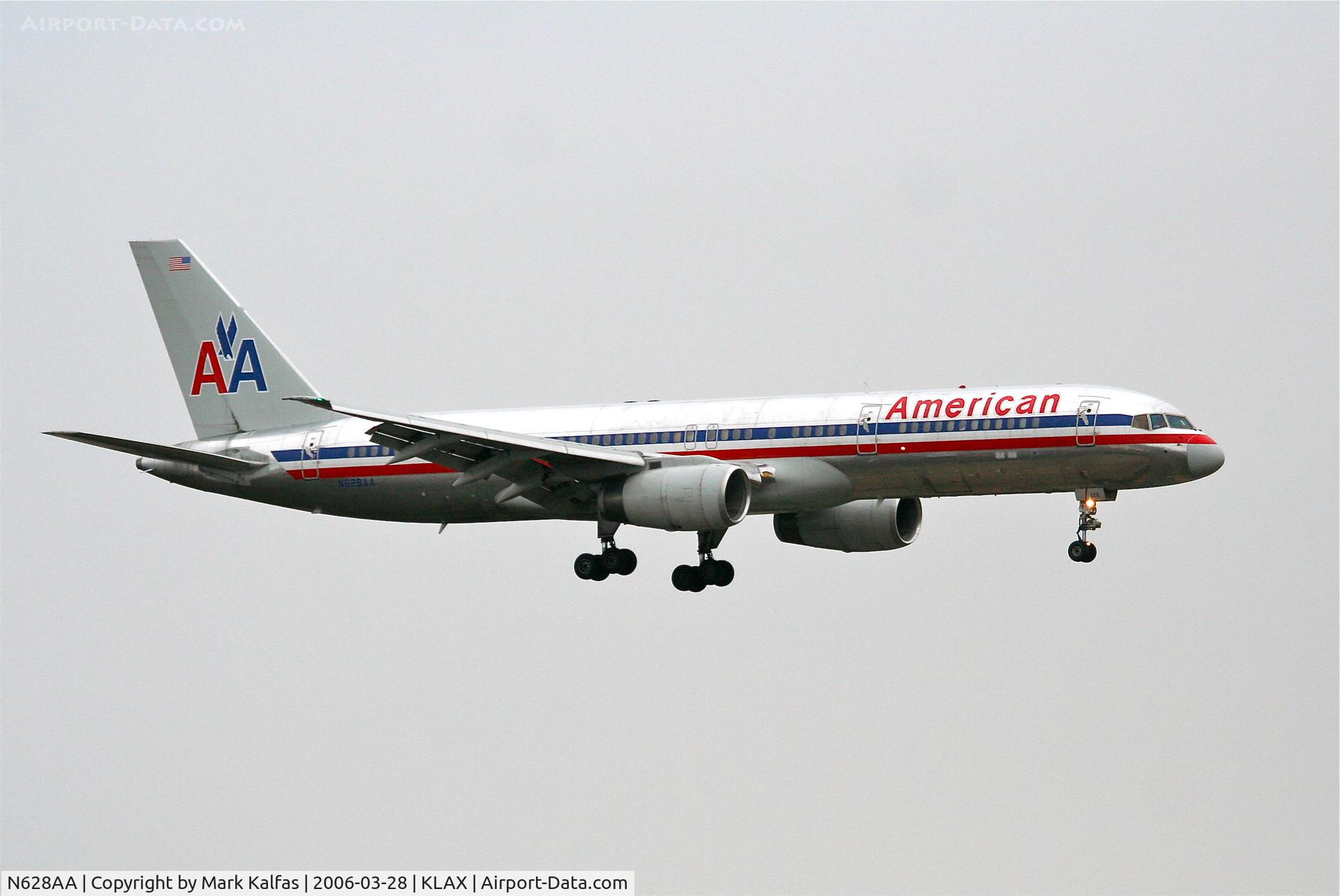 N628AA, 1990 Boeing 757-223 C/N 24586, American Airlines 757-223, N628AA on approach RWY 7R KLAX