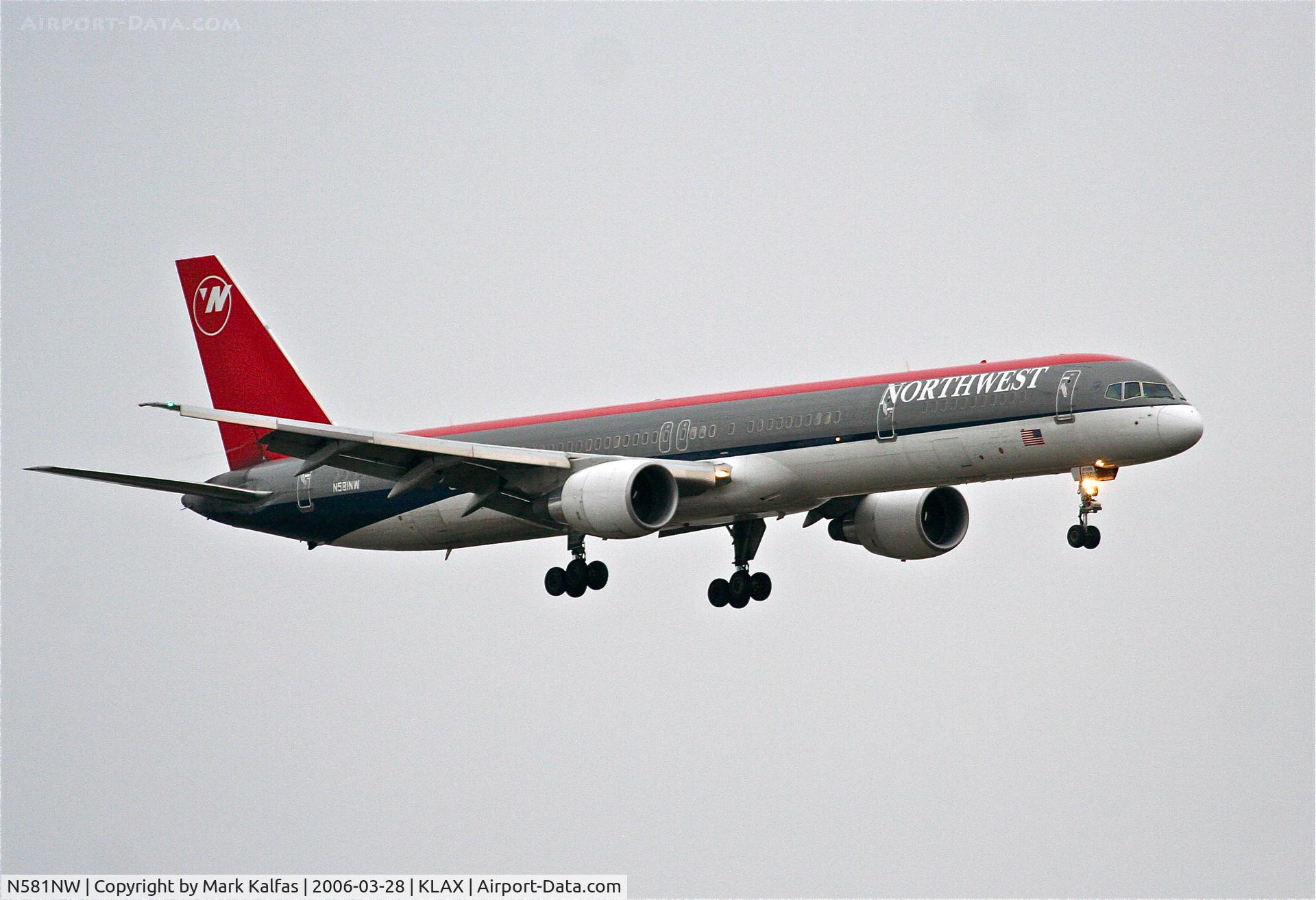 N581NW, 2002 Boeing 757-351 C/N 32982, Northwest Boeing 757-351, N581NW on approach 7R KLAX