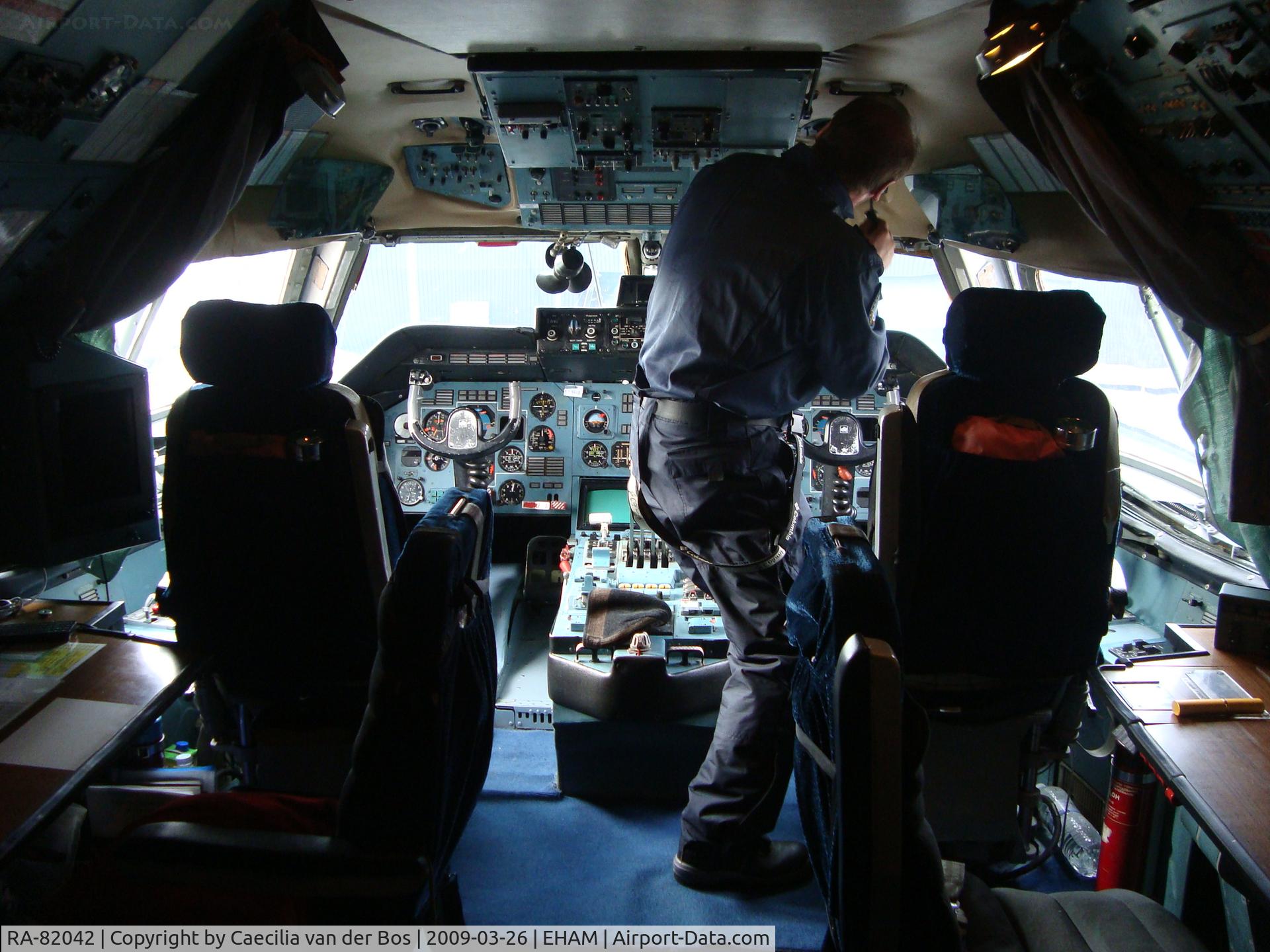 RA-82042, 1991 Antonov An-124-100 Ruslan C/N 9773054055093/0606, Volga Dnepr Cockpit