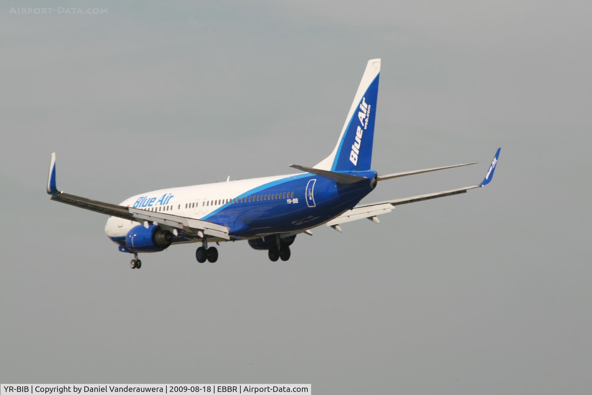 YR-BIB, 2000 Boeing 737-8AS C/N 29926, flight JOR123 is descending to rwy 25L