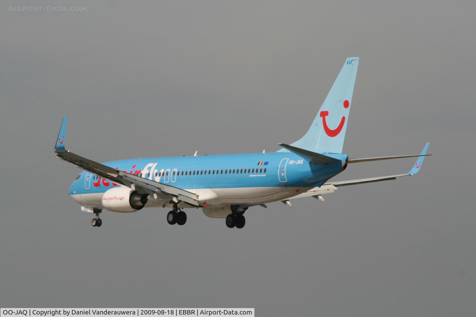 OO-JAQ, 2009 Boeing 737-8K5 C/N 35148, descending to rwy 25L