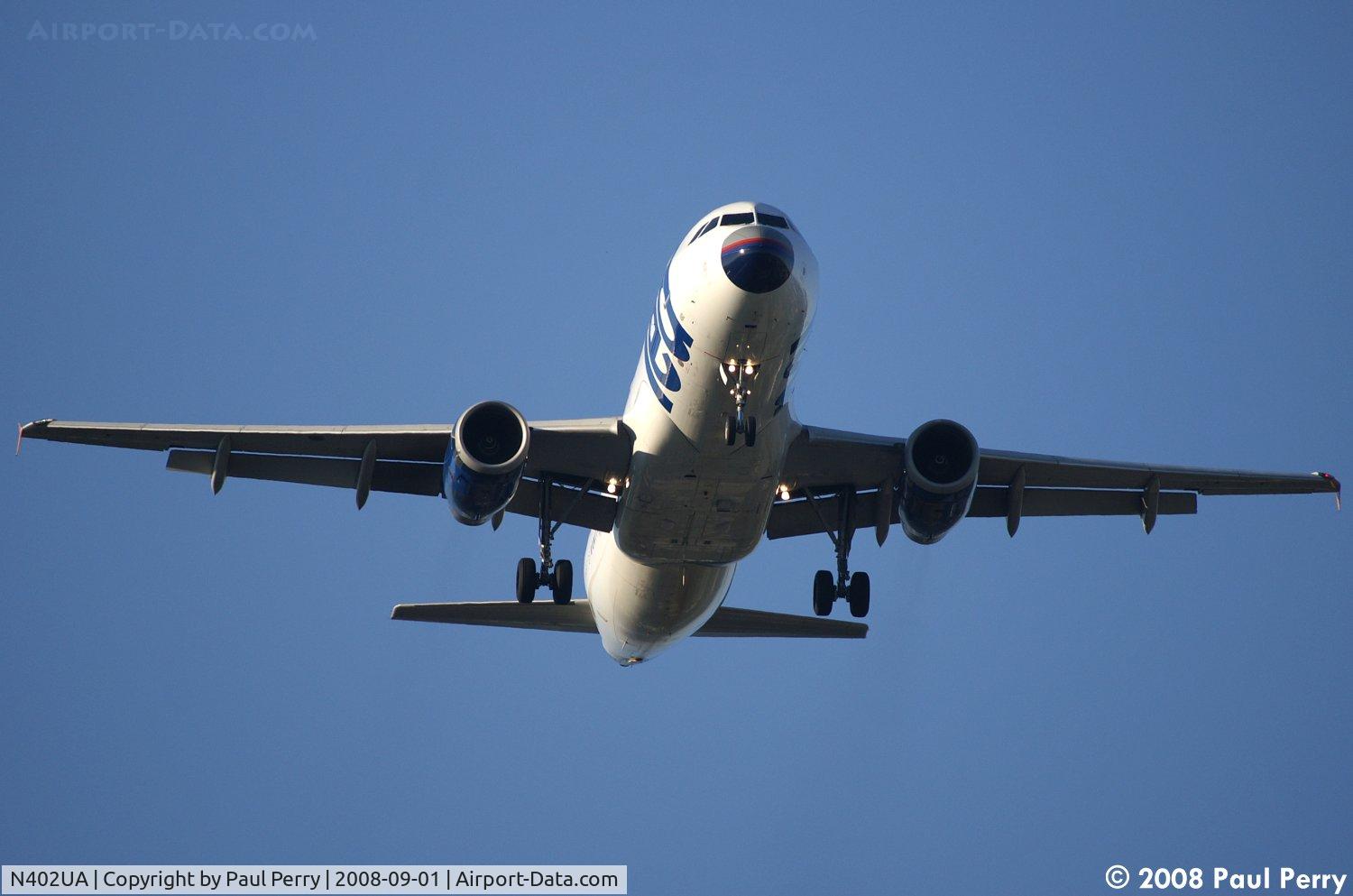 N402UA, 1993 Airbus A320-232 C/N 439, Short final for RWY1R, KIAD