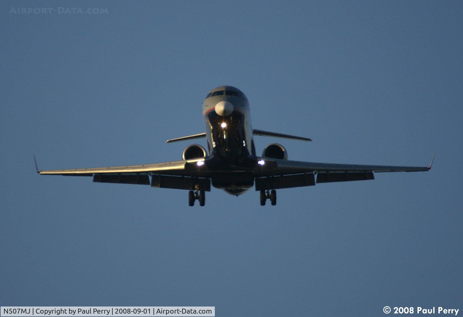 N507MJ, 2003 Bombardier CRJ-701 (CL-600-2C10) Regional Jet C/N 10017, Approaching smoothly