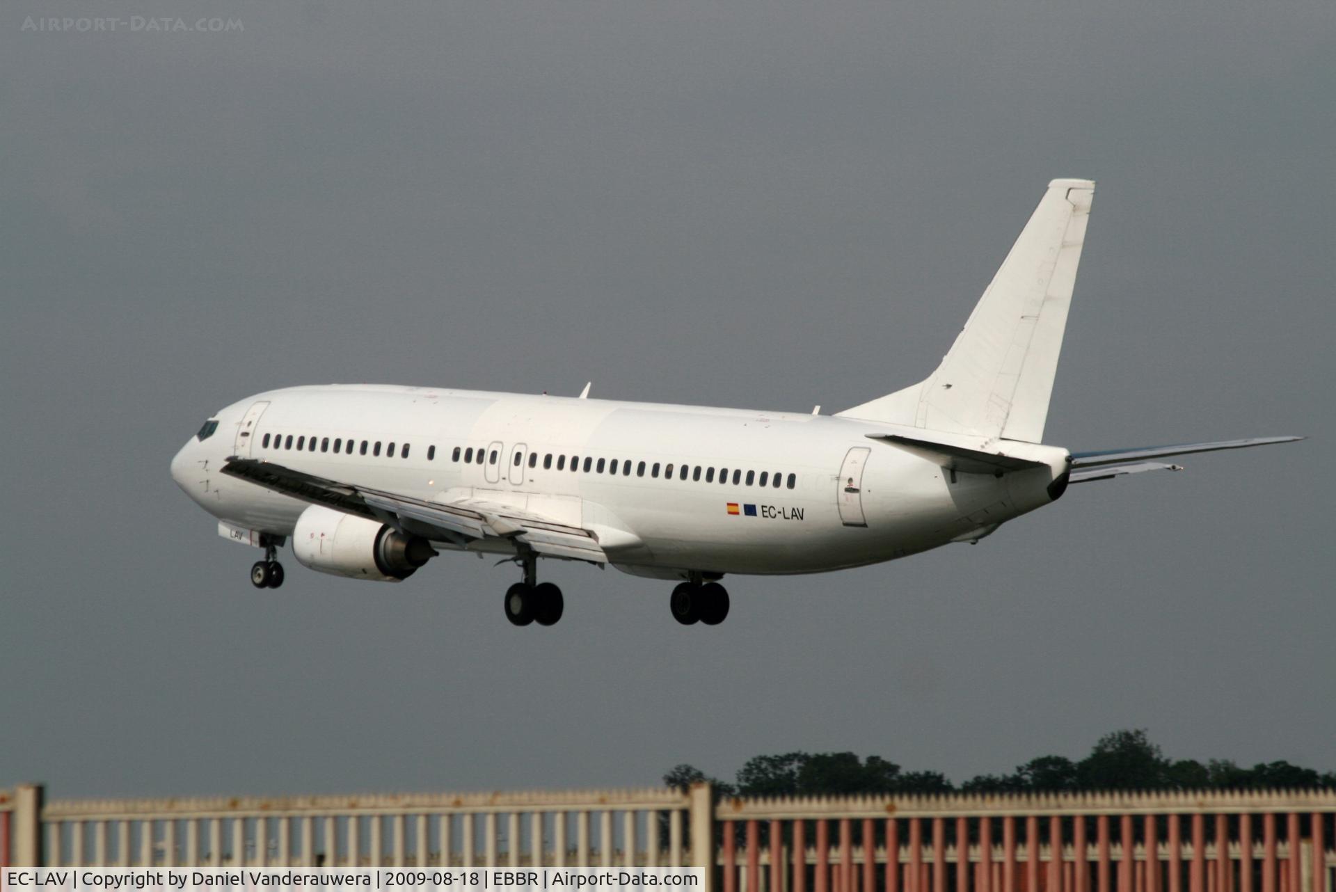EC-LAV, 1989 Boeing 737-408 C/N 24352, Flight 8A448 is descending to rwy 25L