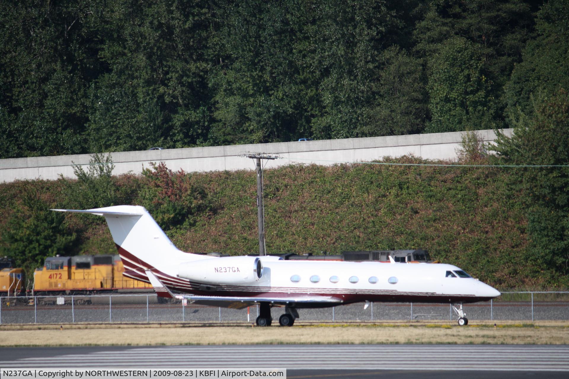 N237GA, 2006 Gulfstream Aerospace GIV-X (G450) C/N 4055, SEATTLE-LOS ANGELES