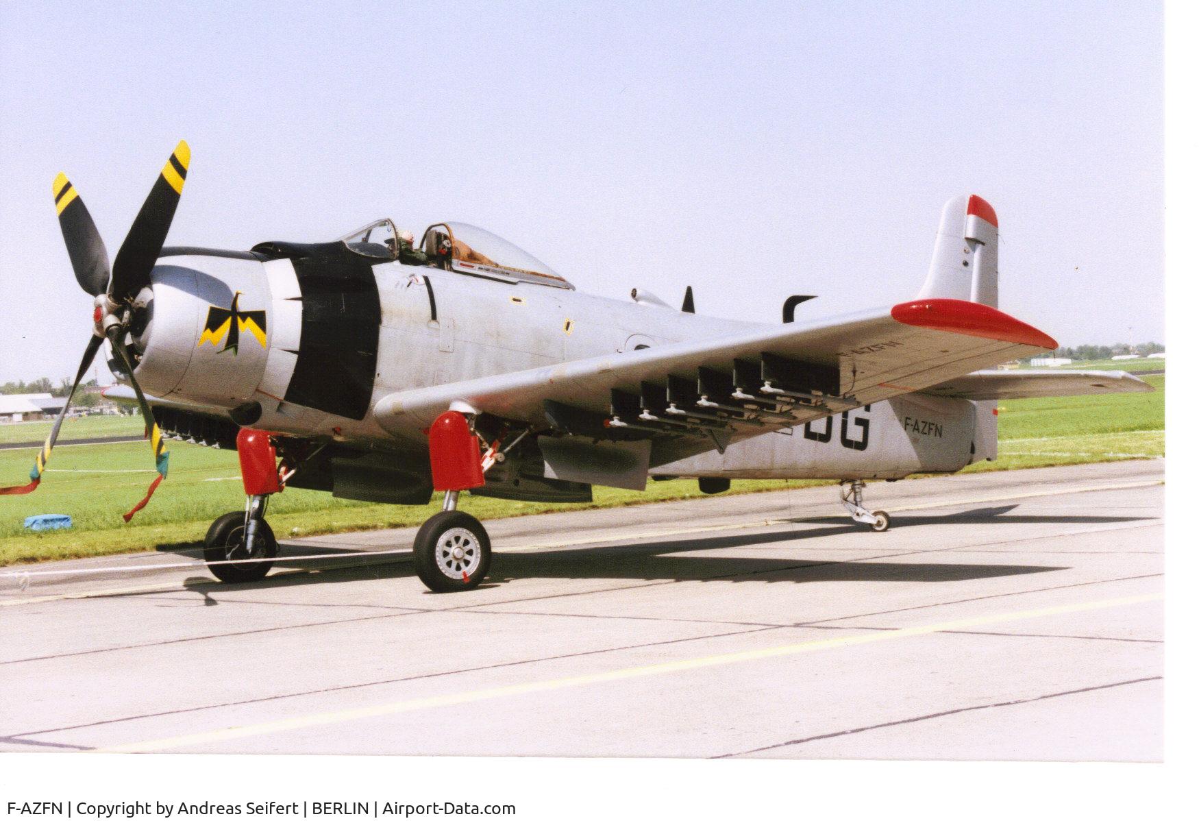 F-AZFN, Douglas AD-4N Skyraider C/N 7609, Berlin ILA 2002