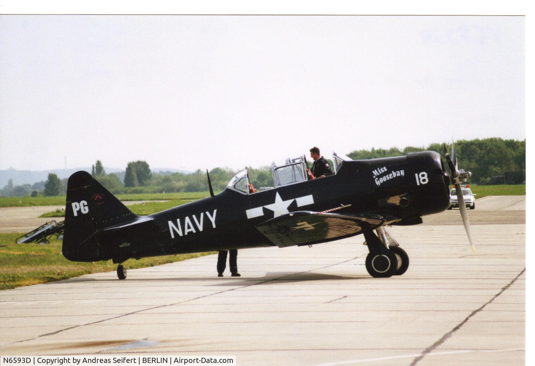 N6593D, 1949 North American T-6G Texan C/N 168-471, Berlin ILA 2002