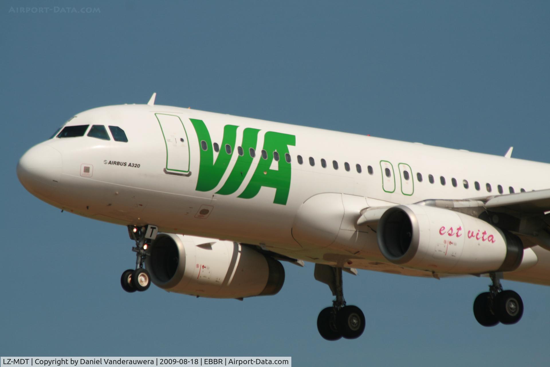 LZ-MDT, 2004 Airbus A320-232 C/N 2108, arrival of flight VIM263 to rwy 25L
