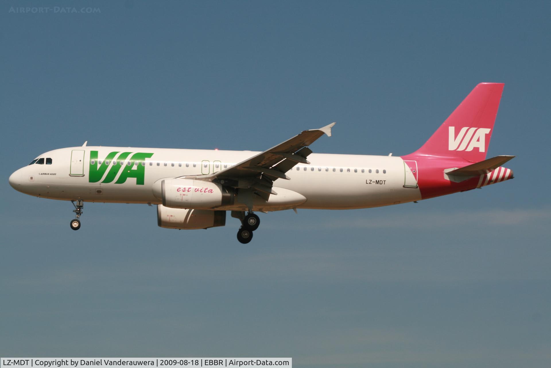 LZ-MDT, 2004 Airbus A320-232 C/N 2108, flight VIM263 is descending to rwy 25L