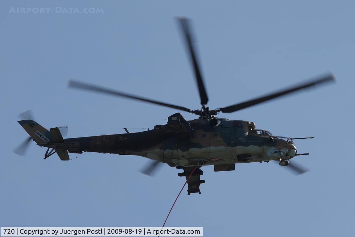 720, 1985 Mil Mi-24V Hind E C/N 220720, Red Bull Air Race Budapest 2009 - Hungary Air Force - Mil Mi-24V