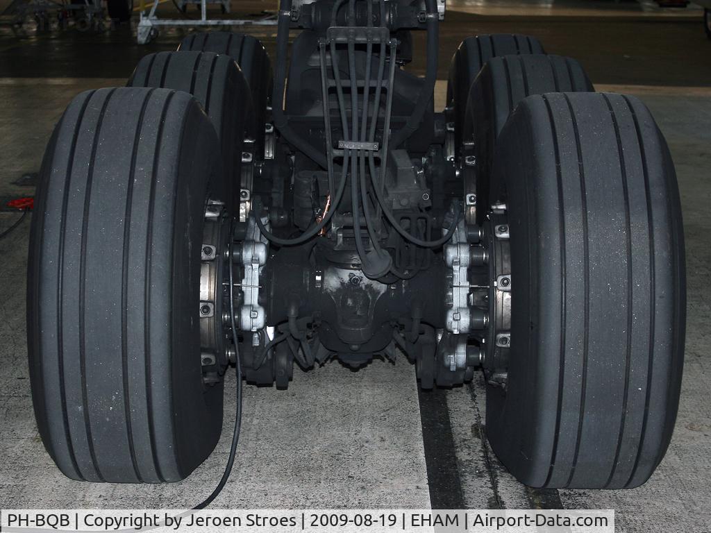 PH-BQB, 2003 Boeing 777-206/ER C/N 33712, an other view on  landing gear! Please mind your feets when aircraft is crossing your path!